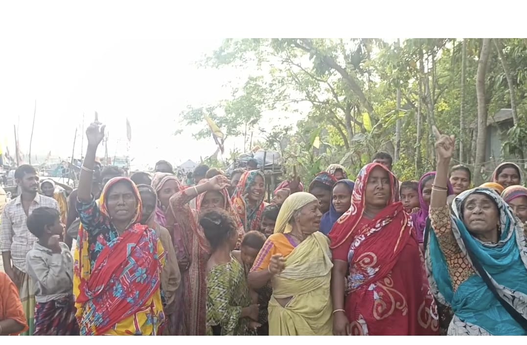 মেহেন্দিগঞ্জে বেদে সম্প্রদায়ের ওপর হামলা, আহত ৫, প্রতিবাদে বিক্ষোভ মিছিল।