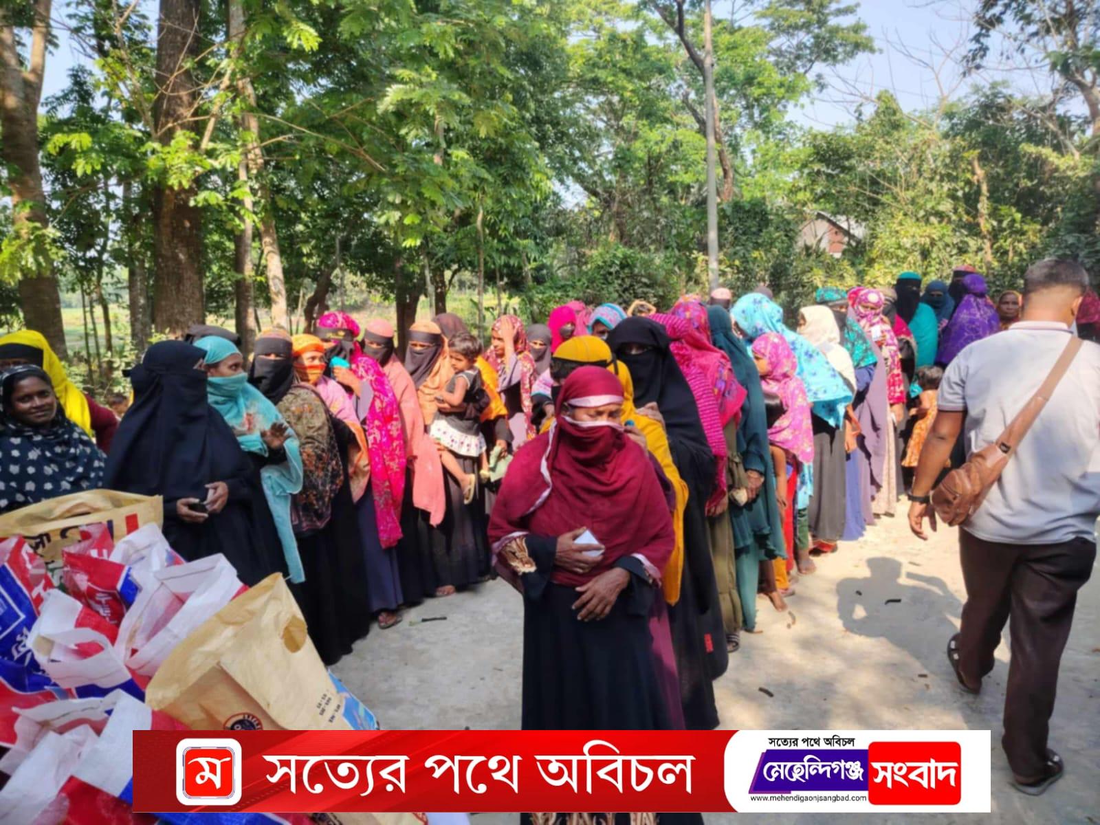 মেহেন্দিগঞ্জে পুর্ব বালিয়া যুবসমাজ ফাউন্ডেশনের উদ্যোগে সুবিধাবঞ্চিত মানুষের মাঝে ঈদ সামগ্রী বিতরণ!